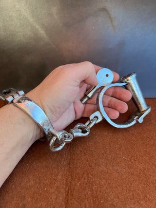 Manette antiche cromate con chiave