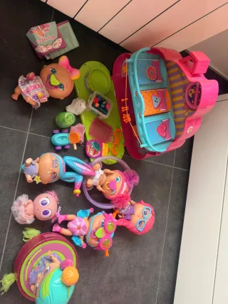 Bellies 6 Muñecas y Accesorios, y 1 kasimerito