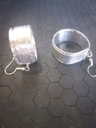 Pendientes artesanales plateados