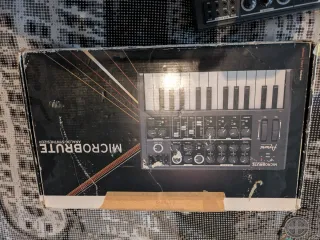 Sintetizador Arturia Microbrute