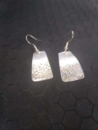 Pendientes artesanales plateados