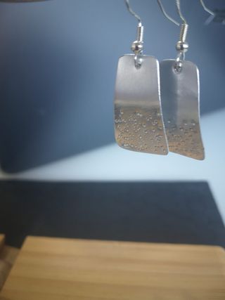 Pendientes artesanales plateados