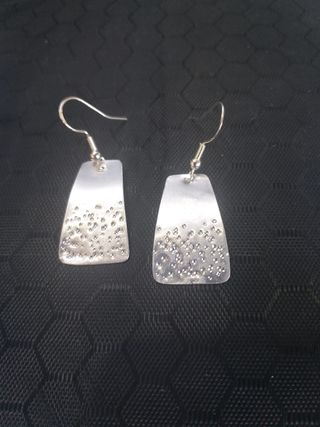 Pendientes artesanales plateados