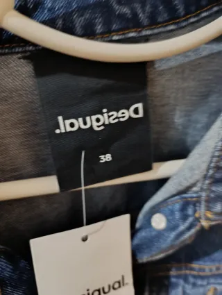 Cazadora vaquera Desigual patchwork