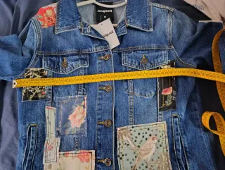 Cazadora vaquera Desigual patchwork