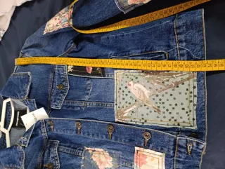 Cazadora vaquera Desigual patchwork