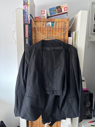 Traje de chaqueta y pantalón negro