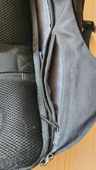 Zaino XD Design porta laptop, 8 tasche, cavo USB