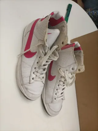Zapatillas Nike Blancas y Rosas