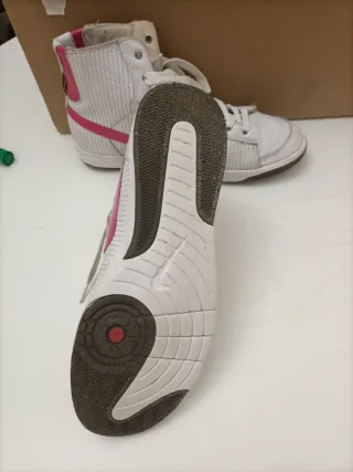 Zapatillas Nike Blancas y Rosas