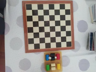 Lote juegos de mesa damas, parchís, oca