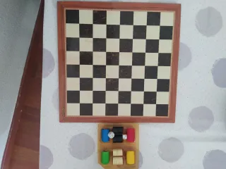 Lote juegos de mesa damas, parchís, oca