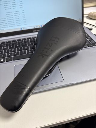 Sillín Fizik Taiga Negro