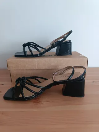 Sandalias tacón negras