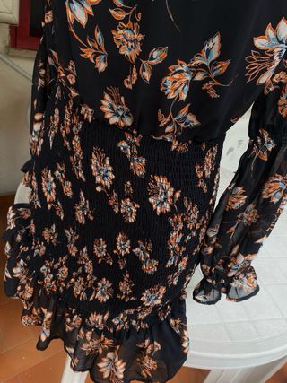 Guess Abito Floreale Off-Shoulder