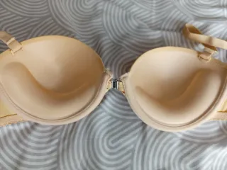 Sujetador beige sin tirantes nuevo
