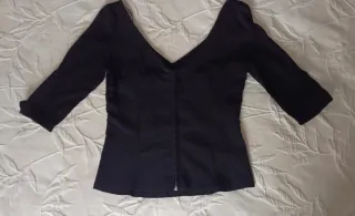 Top mujer negro con bordado floral