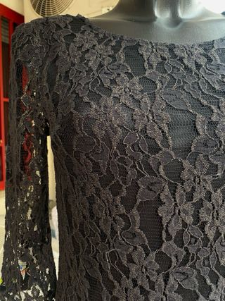 Abito Tezenis pizzo nero con sfumature color oro