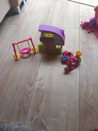 Casita, columpio y moto Pinypon