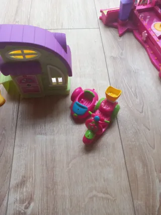 Casita, columpio y moto Pinypon