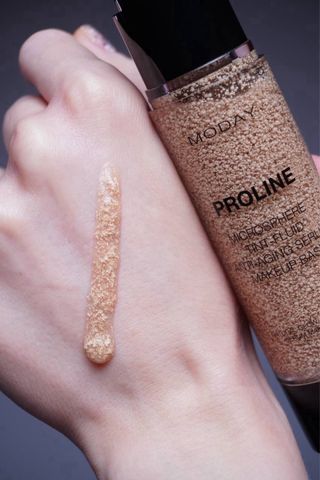 MODAY Proline Maquillaje Fluido Tono Dorado