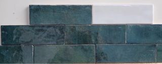 Unidades limitadas – Azulejo verde artesanal 20x6,