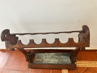 Paragüero antiguo de madera y metal