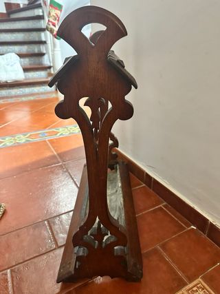 Paragüero antiguo de madera y metal