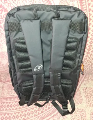 Mochila Bullpadel Hack Padel Negra y Blanca