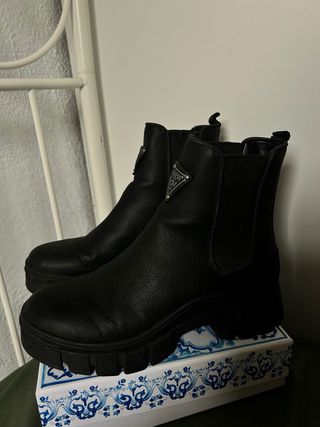 Botines Chelsea Guess Hestia FL5HES LEA10 Negro