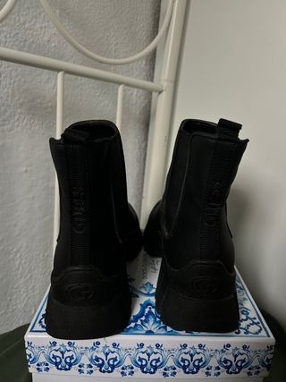 Botines Chelsea Guess Hestia FL5HES LEA10 Negro