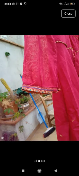 Vestido rojo largo con detalles dorados S/M