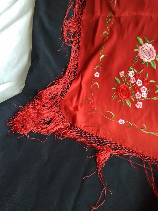 Antico manton di Manila ricamato con fiori