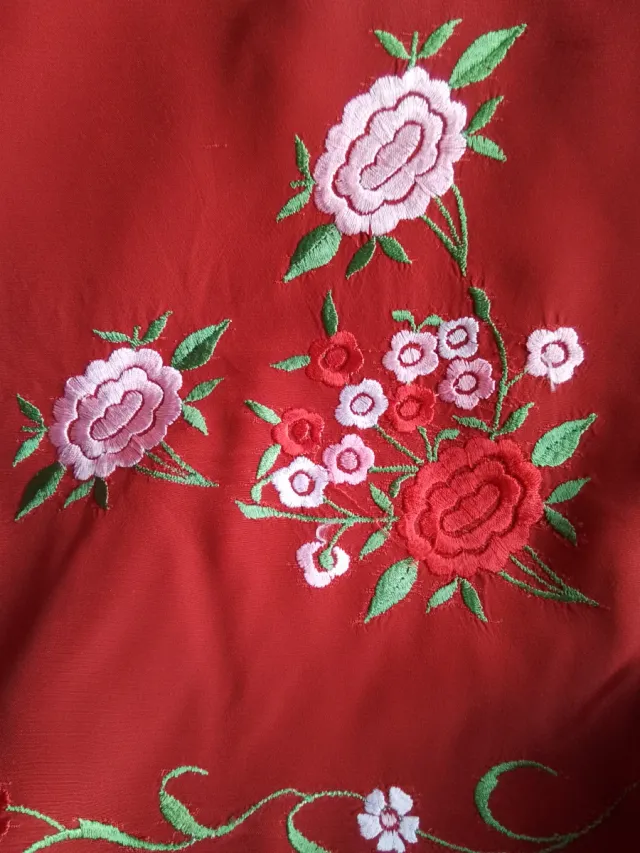 Antico manton di Manila ricamato con fiori