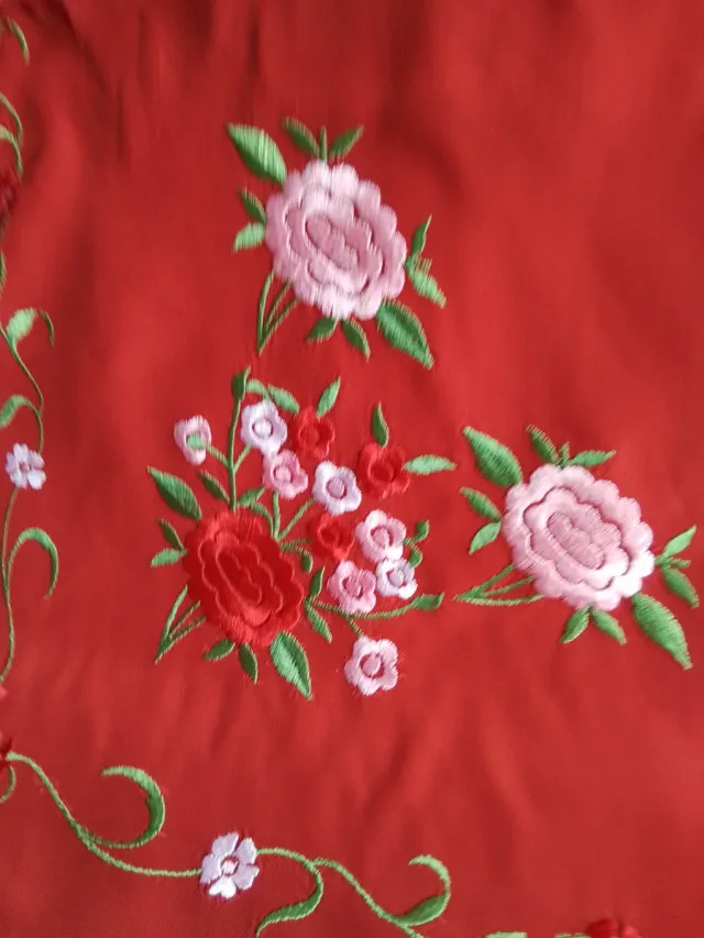 Antico manton di Manila ricamato con fiori