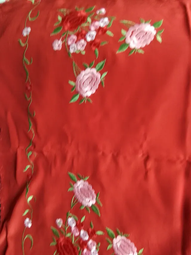 Antico manton di Manila ricamato con fiori