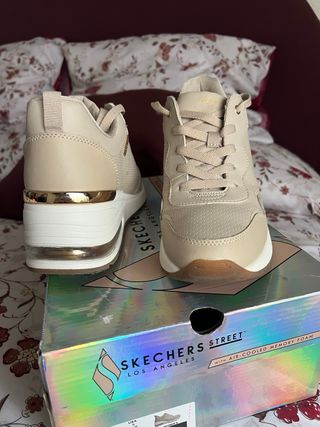 Zapatillas Skechers Beige y Doradas Talla 39
