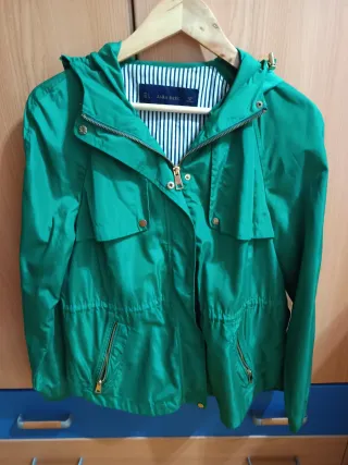 Parka verde mujer Zara