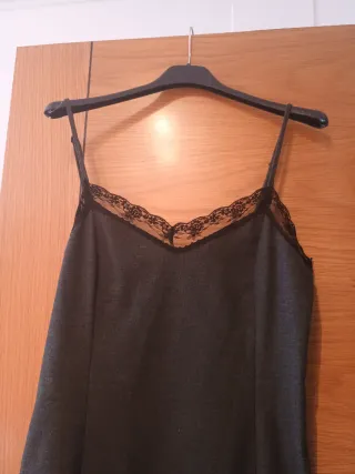 Vestido de tirantes con encaje