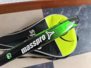 Pala de pádel Spyro con funda