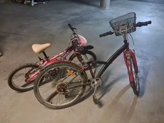 Bicicleta infantil rosa y negra