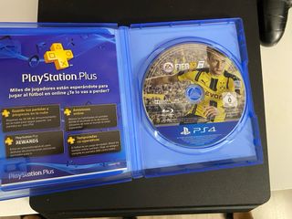 PS4 con 2 mandos y FIFA 17