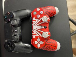 PS4 con 2 mandos y FIFA 17