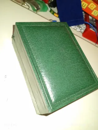 Caja de reloj Junghans negra y dorada y de Rolex.