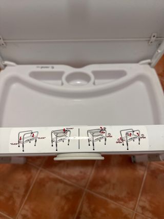 Cambiador bebé con bandeja para accesorios