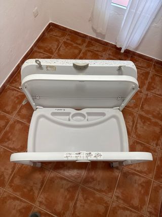 Cambiador bebé con bandeja para accesorios
