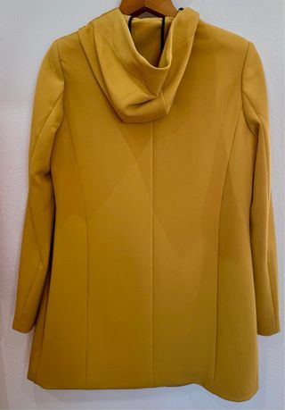 Cappotto Giallo Senape Elegante con Cappuccio (Tag
