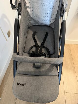 Carrito de bebé gris