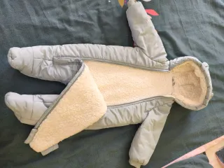 Buzo bebé 3-6 meses con capucha