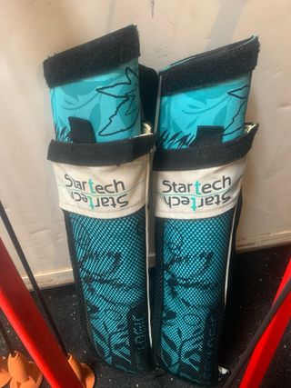 Arco di tiro con frecce e accessori